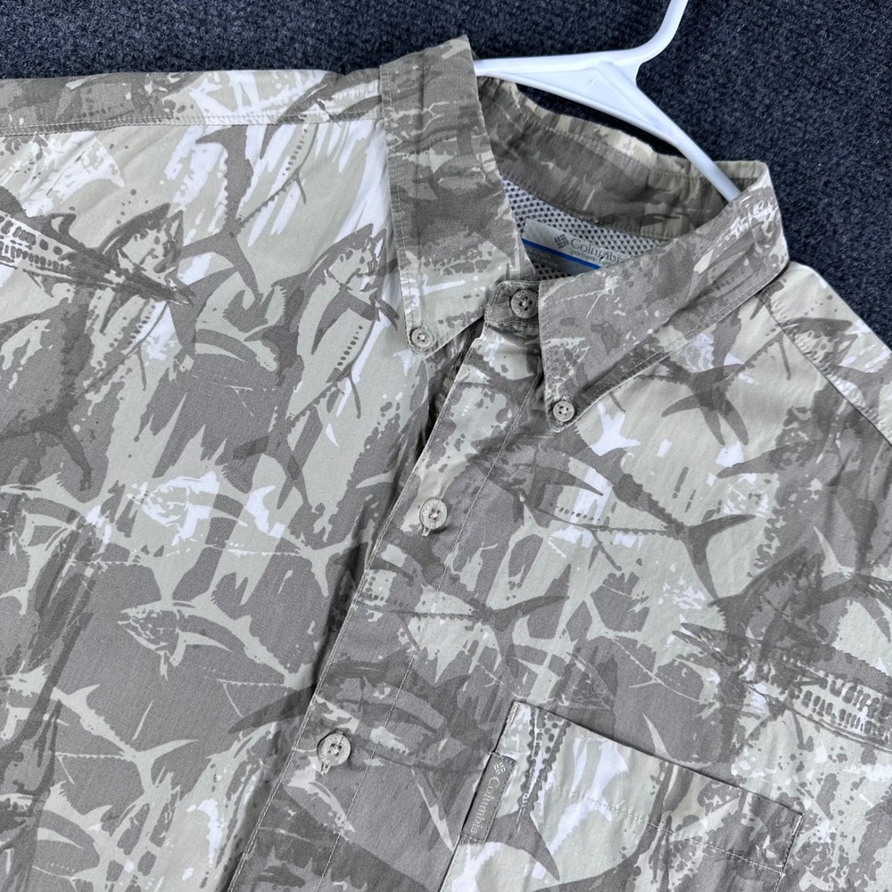 Columbia Fishing Shirt Mens L Large Tan Fish Print PFG Short Sleeve Button Down